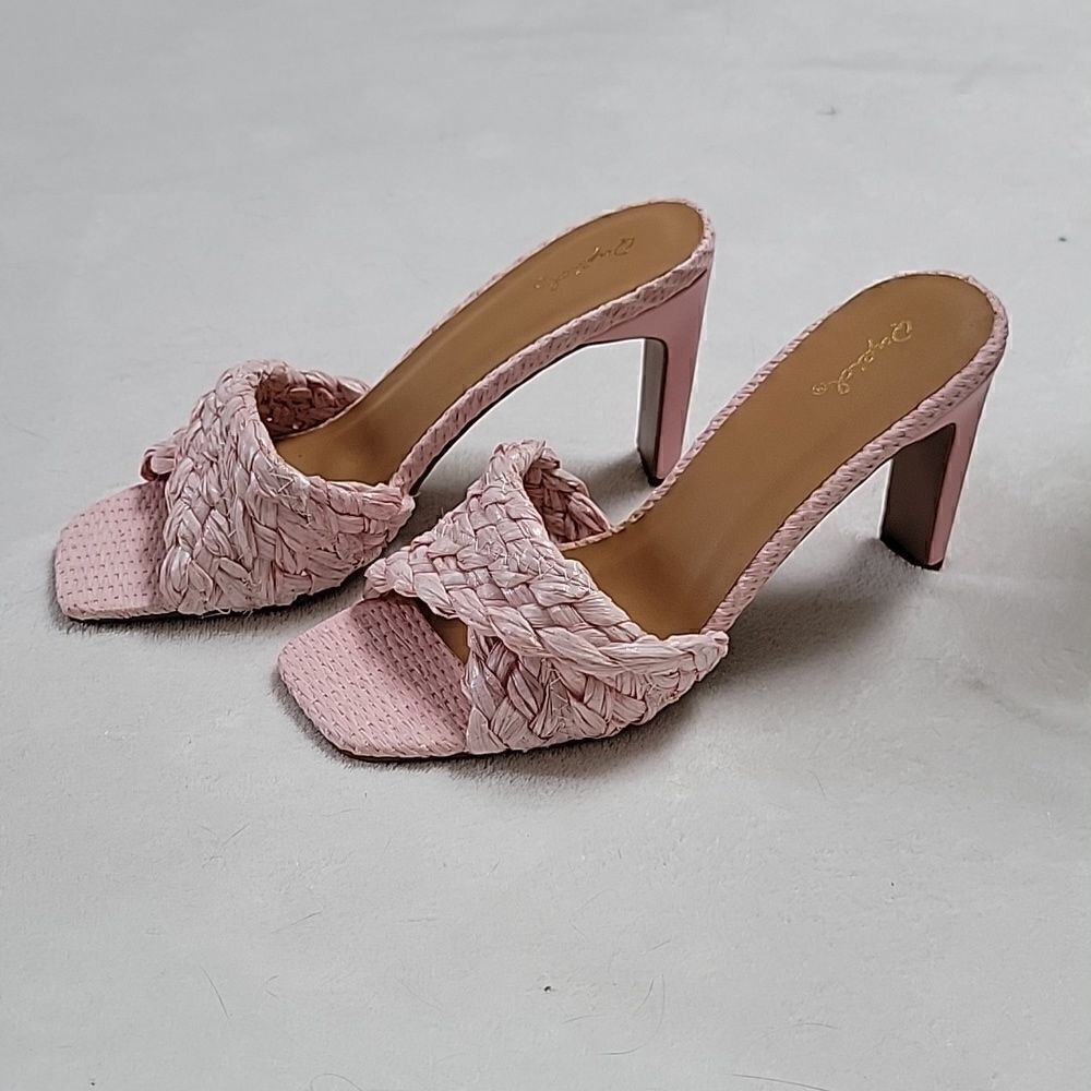 NIB Qupid pink raffia slides 9